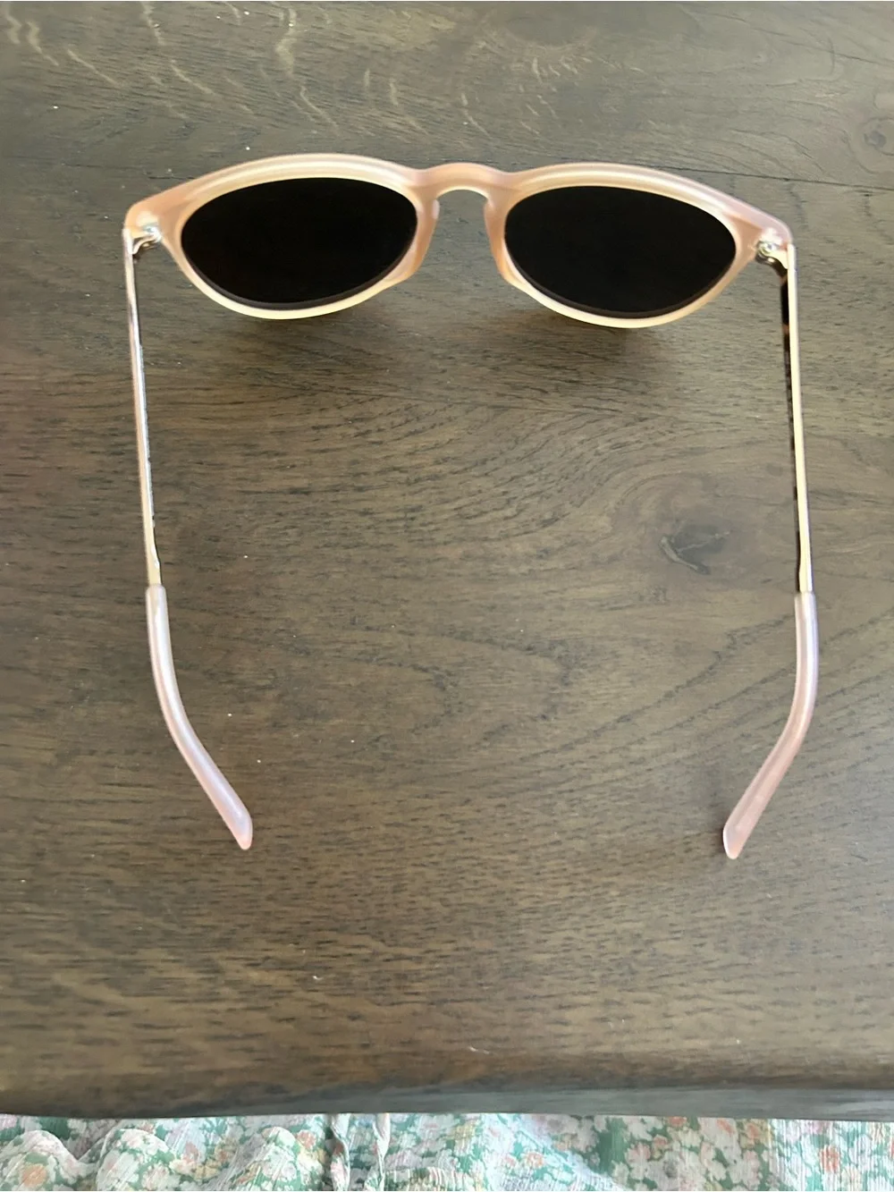 Pink polarized rounded sunglasses